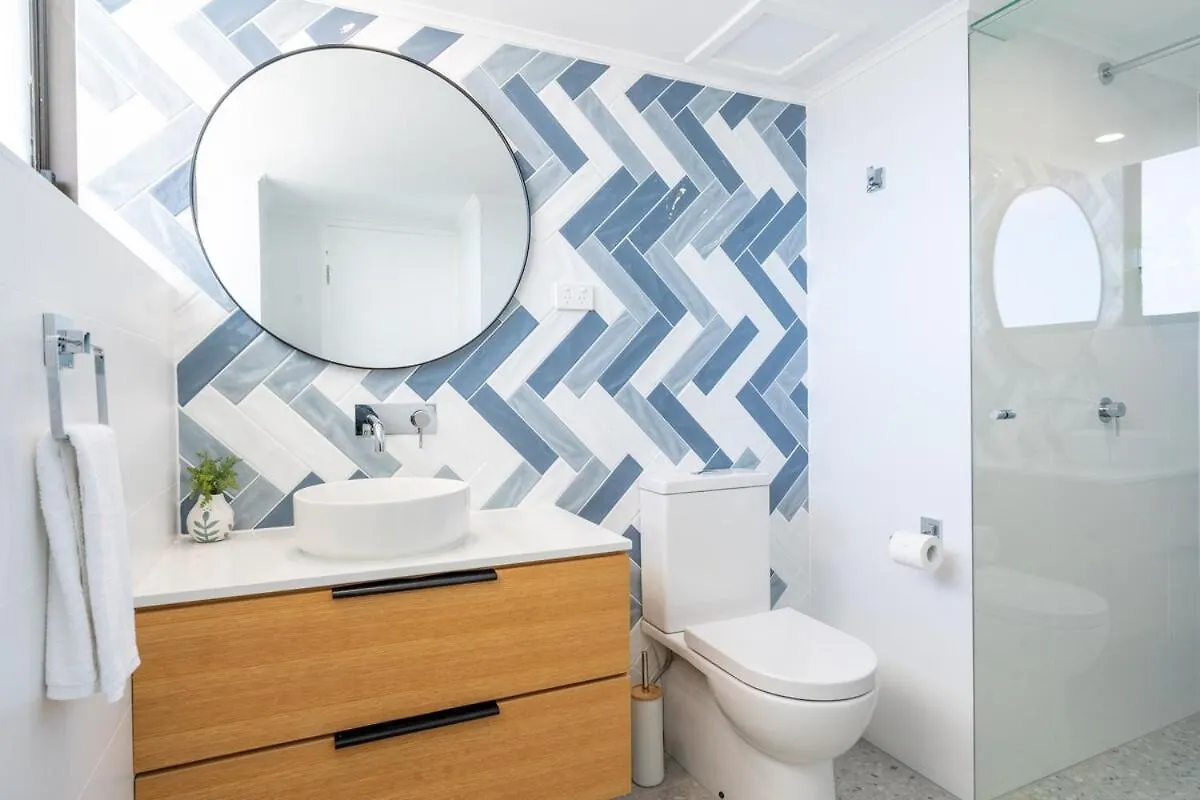 Opulent Beachfront Daydream! 2B Designer Apartment Gold Coast