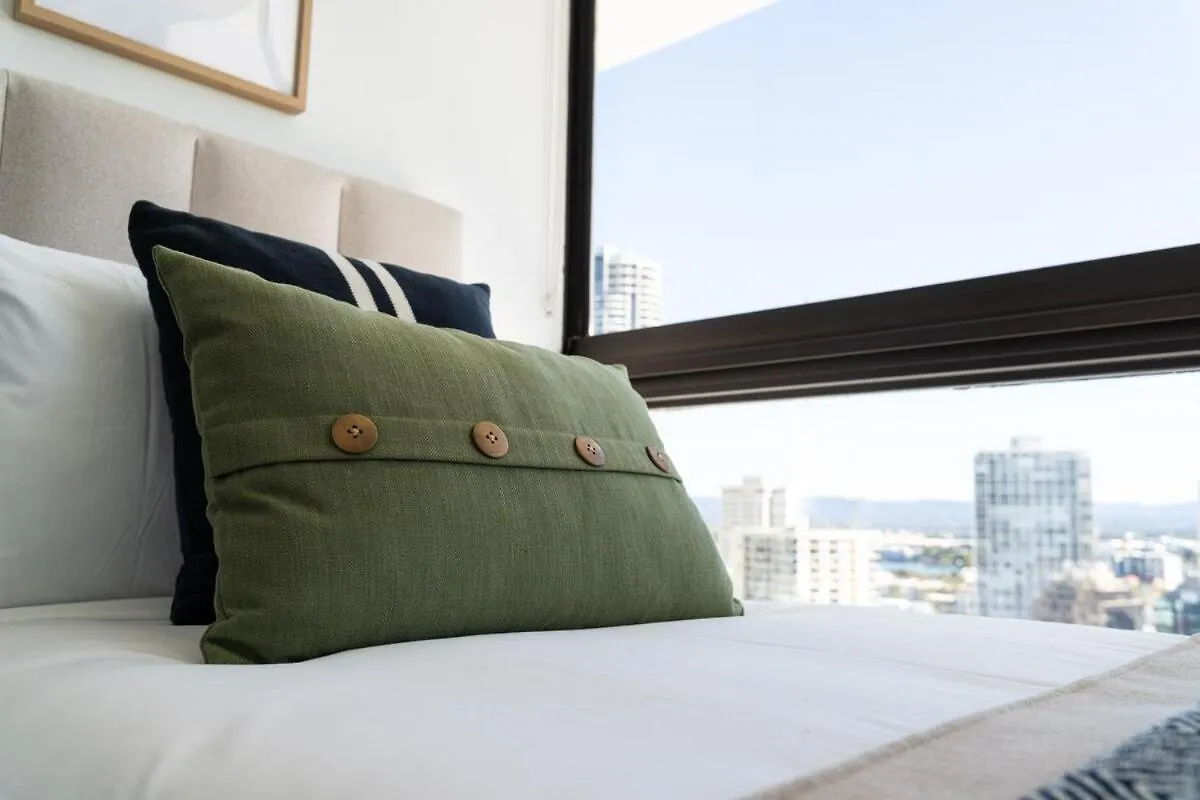 Opulent Beachfront Daydream! 2B Designer Apartment Gold Coast