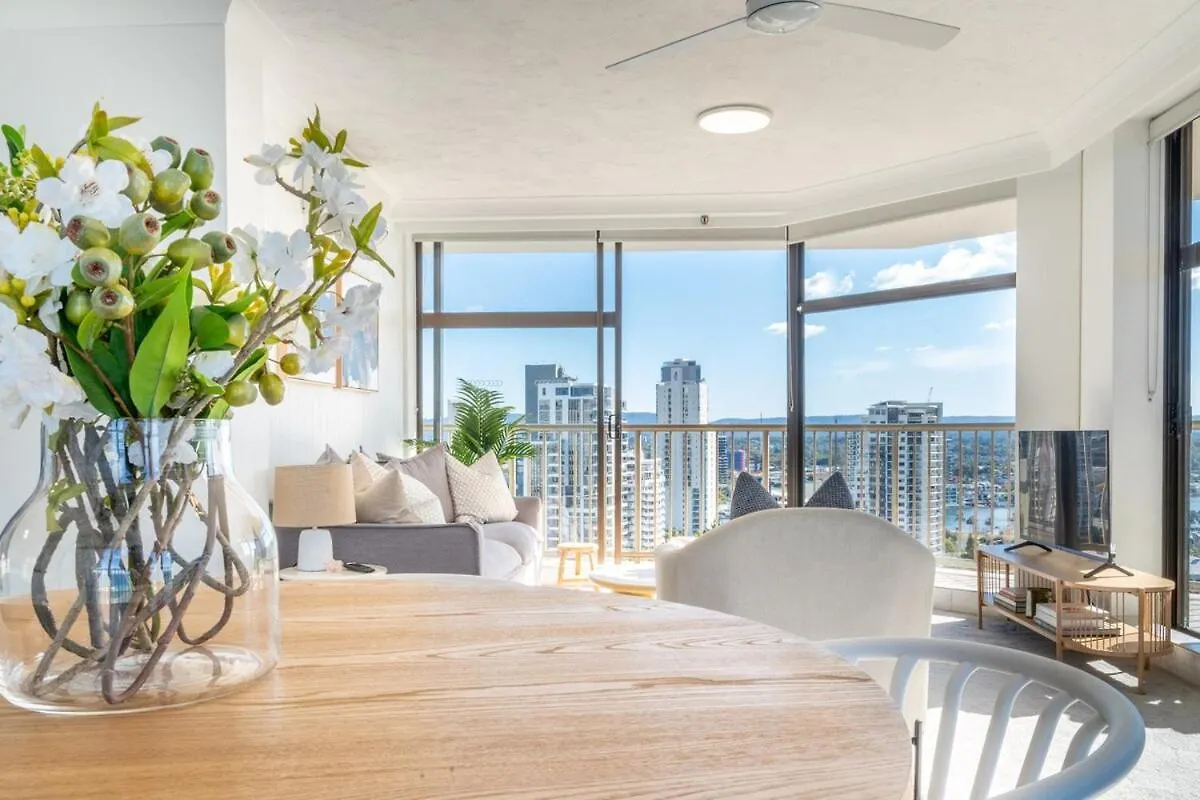 Opulent Beachfront Daydream! 2B Designer Apartment Gold Coast